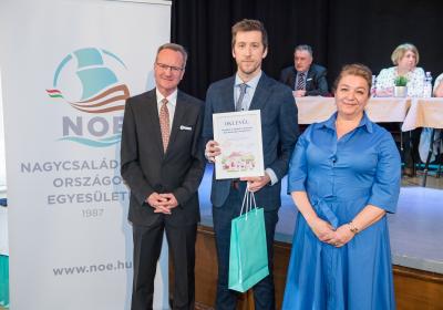 Erzsébet a Kárpát-medencei Gyermekekért Alapítvány